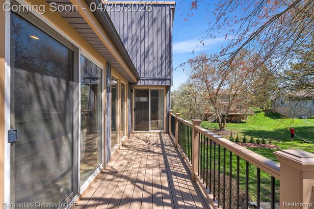 7573 Ashburton Court, West Bloomfield, MI 48322