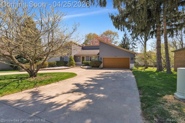 7573 Ashburton Court, West Bloomfield, MI 48322