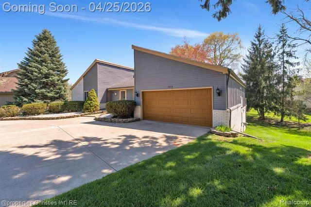 7573 Ashburton Court, West Bloomfield, MI 48322
