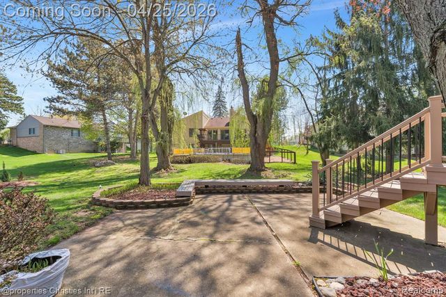 7573 Ashburton Court, West Bloomfield, MI 48322