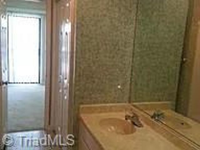 3697 Heathrow Drive, Winston-salem, NC 27127