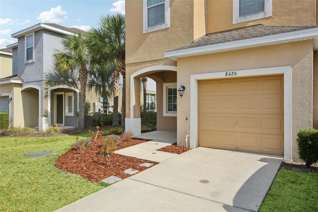 Image 2 of property listing at 8426 PAINTED TURTLE WAY, Riverview, FL 33578