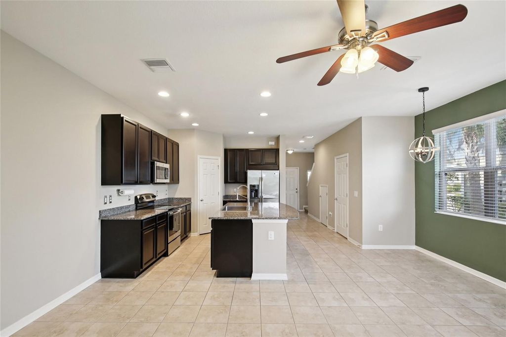 Image 12 of property listing at 8426 PAINTED TURTLE WAY, Riverview, FL 33578