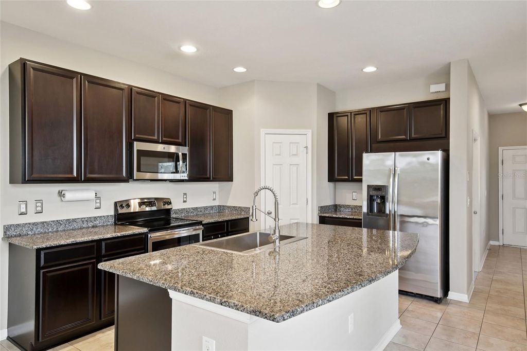 Image 14 of property listing at 8426 PAINTED TURTLE WAY, Riverview, FL 33578