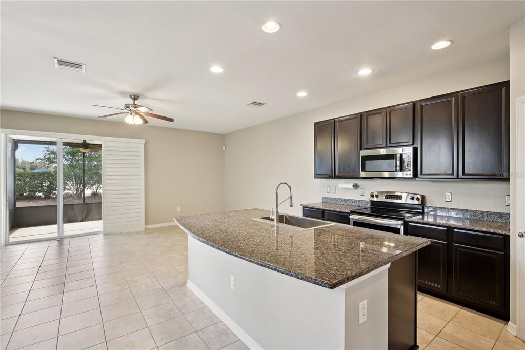 Image 9 of property listing at 8426 PAINTED TURTLE WAY, Riverview, FL 33578