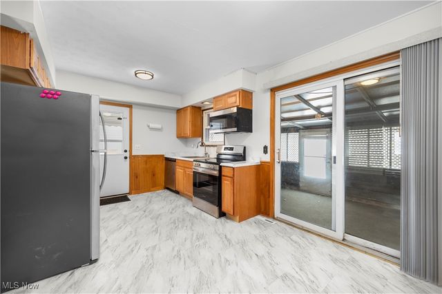 853 Jamestown Avenue, Elyria, OH 44035