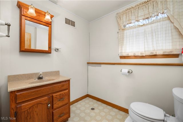 853 Jamestown Avenue, Elyria, OH 44035