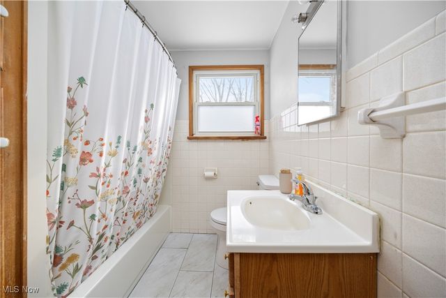 853 Jamestown Avenue, Elyria, OH 44035