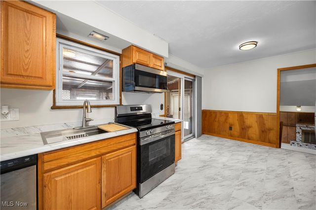 853 Jamestown Avenue, Elyria, OH 44035