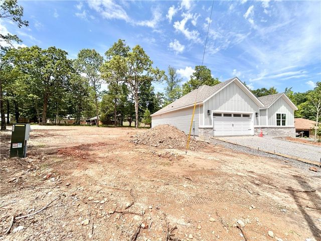 8 Kirkdouglas Lane, Bella Vista, AR 72715