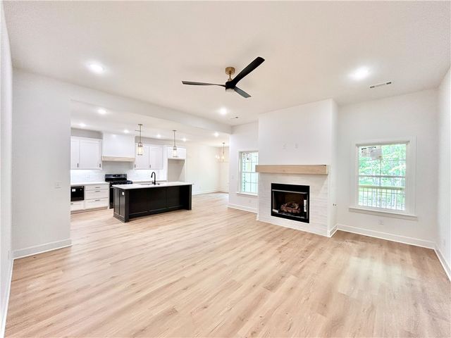 8 Kirkdouglas Lane, Bella Vista, AR 72715