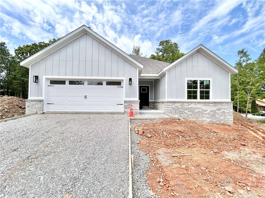 8 Kirkdouglas Lane, Bella Vista, AR 72715