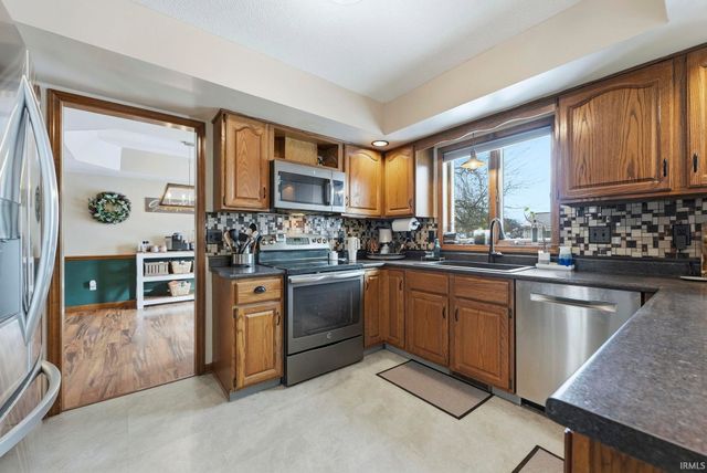 3035 Cherokee Run, New Haven, IN 46774