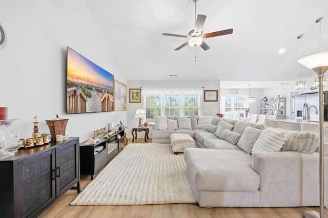 702 Woodside Dr., Conway, SC 29526