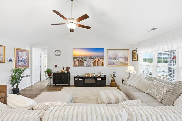 702 Woodside Dr., Conway, SC 29526