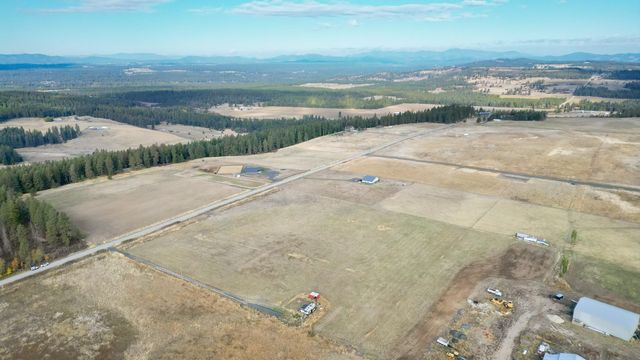 24810 N Orchard Bluff Rd, Chattaroy, WA 99003