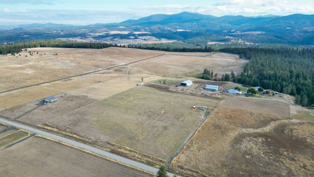 24810 N Orchard Bluff Rd, Chattaroy, WA 99003