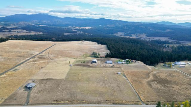 24810 N Orchard Bluff Rd, Chattaroy, WA 99003