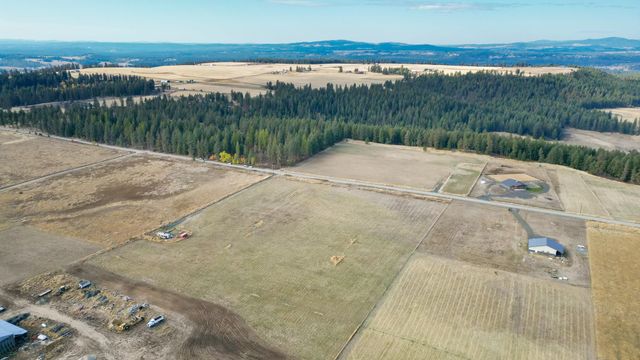 24810 N Orchard Bluff Rd, Chattaroy, WA 99003