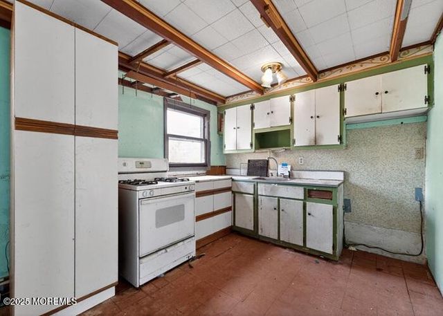 36 Oakland Drive, Jackson, NJ 08527