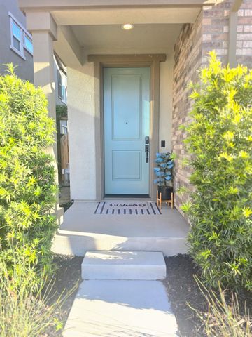 98 E Calder Dr, Mountain House, CA 95391