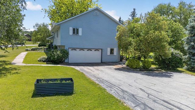 7129 Dorf View Court, Sauk City, WI 53583