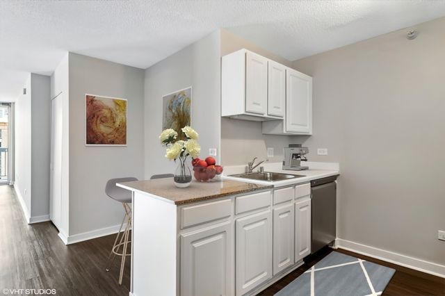 545 N Dearborn Street 2505, Chicago, IL 60654