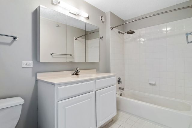545 N Dearborn Street 2505, Chicago, IL 60654