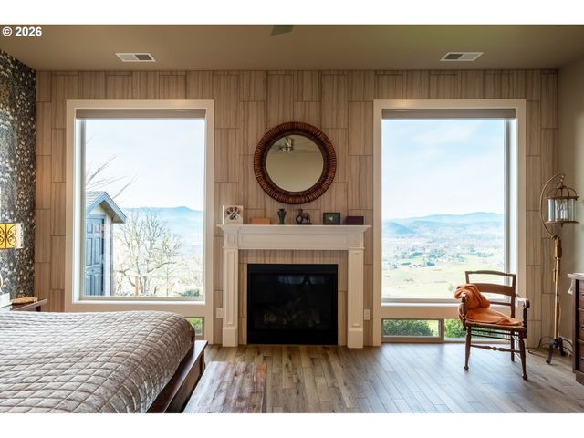 2960 Nw STACIE Ct, Roseburg, OR 97471