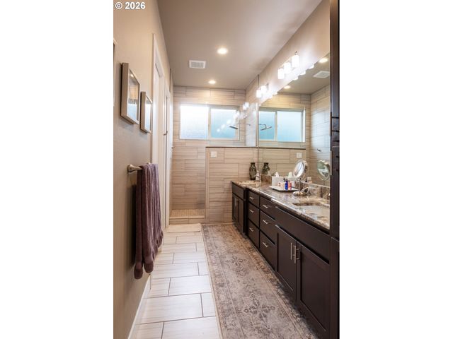 2960 Nw STACIE Ct, Roseburg, OR 97471