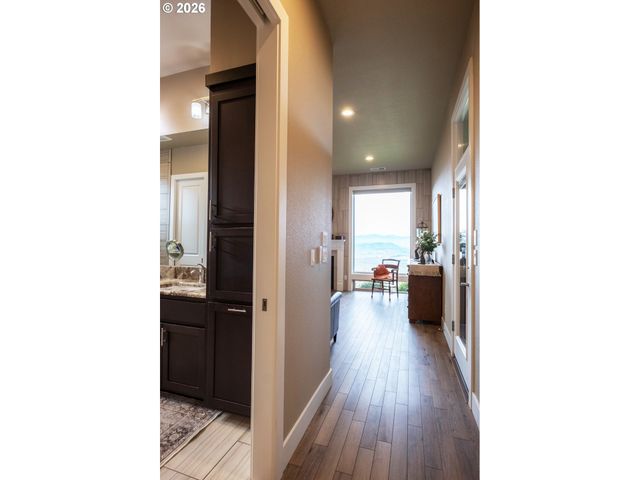 2960 Nw STACIE Ct, Roseburg, OR 97471