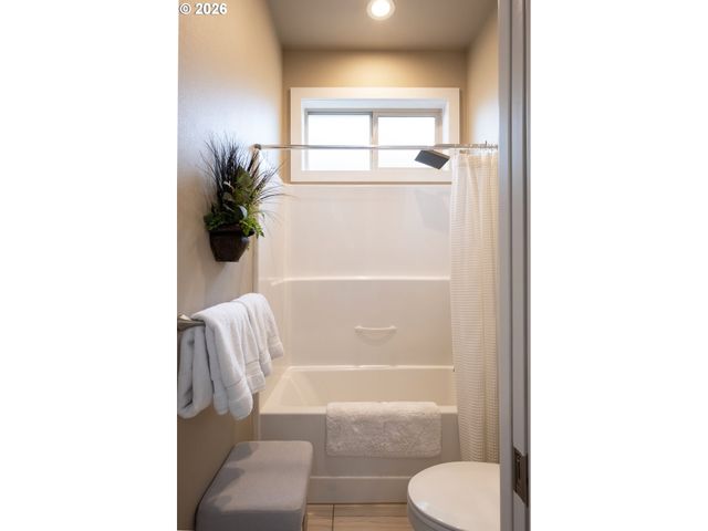 2960 Nw STACIE Ct, Roseburg, OR 97471