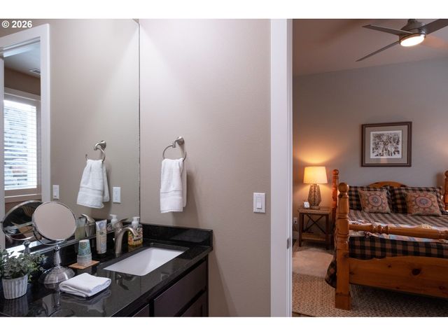 2960 Nw STACIE Ct, Roseburg, OR 97471