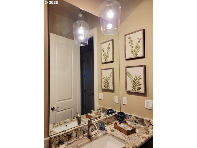 2960 Nw STACIE Ct, Roseburg, OR 97471