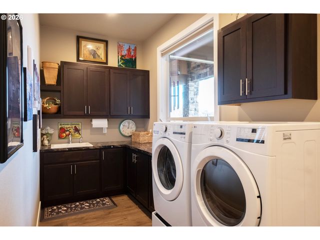 2960 Nw STACIE Ct, Roseburg, OR 97471