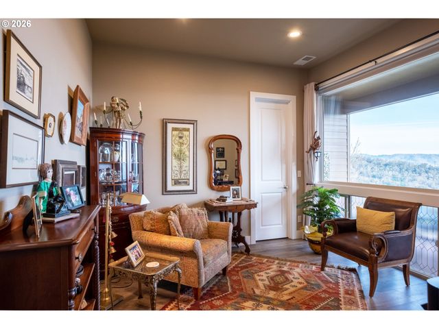 2960 Nw STACIE Ct, Roseburg, OR 97471