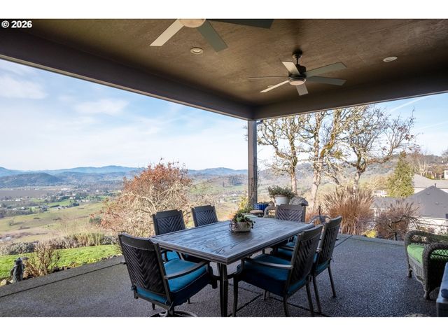 2960 Nw STACIE Ct, Roseburg, OR 97471