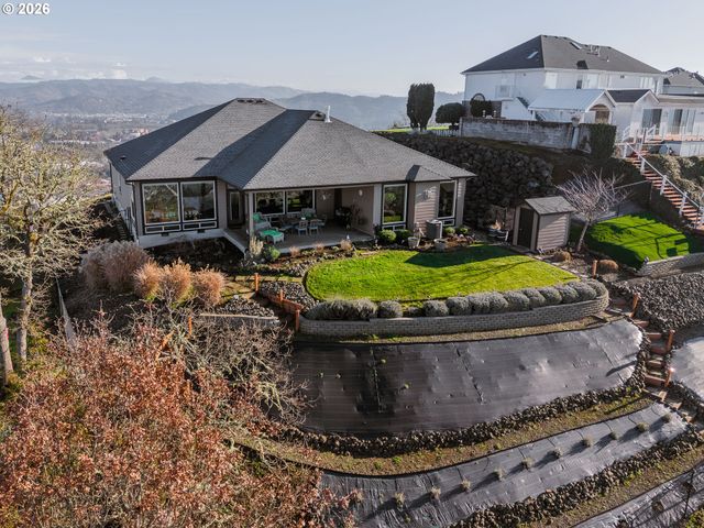 2960 Nw STACIE Ct, Roseburg, OR 97471