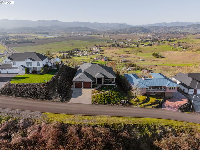 2960 Nw STACIE Ct, Roseburg, OR 97471