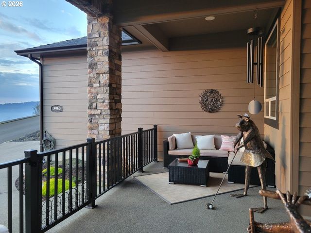 2960 Nw STACIE Ct, Roseburg, OR 97471