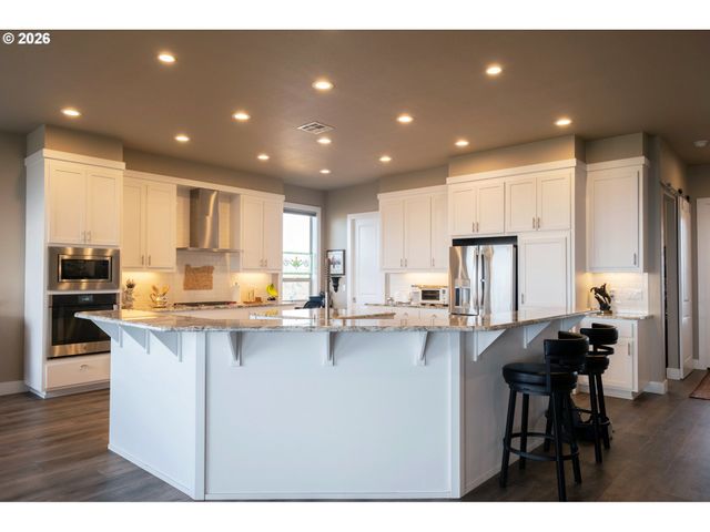 2960 Nw STACIE Ct, Roseburg, OR 97471