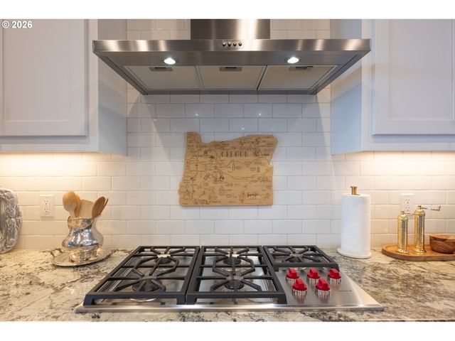 2960 Nw STACIE Ct, Roseburg, OR 97471