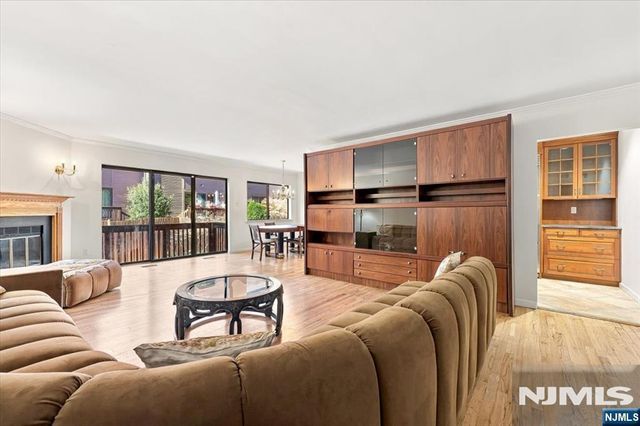 173 Winchester Court 173E, Twp Of Washington, NJ 07676