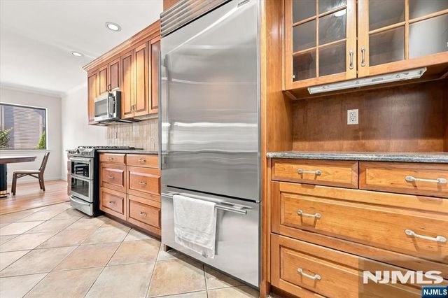 173 Winchester Court 173E, Twp Of Washington, NJ 07676