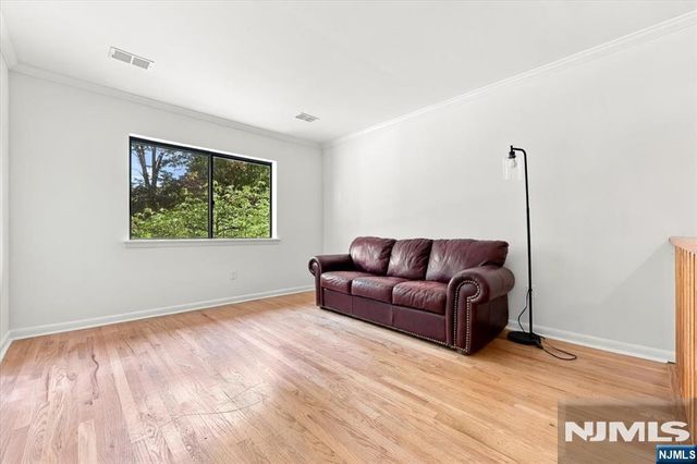 173 Winchester Court 173E, Twp Of Washington, NJ 07676