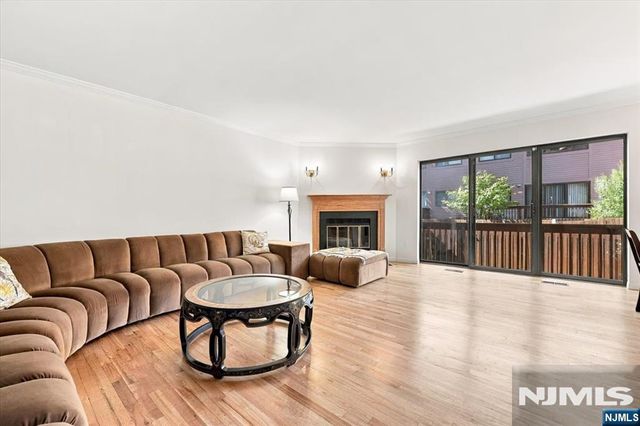 173 Winchester Court 173E, Twp Of Washington, NJ 07676