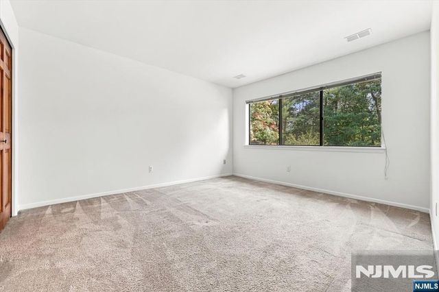 173 Winchester Court 173E, Twp Of Washington, NJ 07676