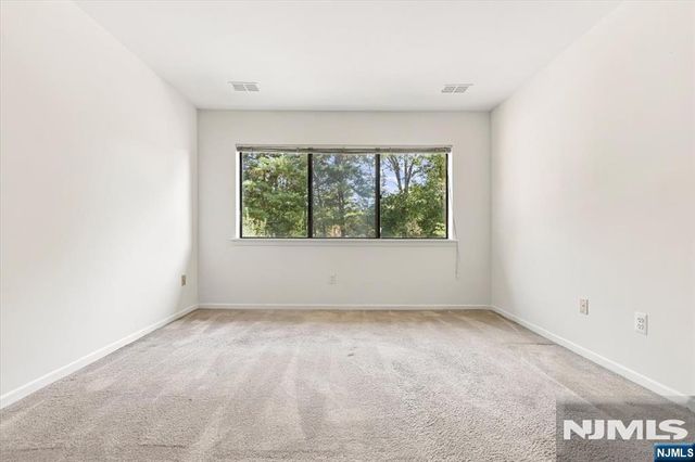 173 Winchester Court 173E, Twp Of Washington, NJ 07676