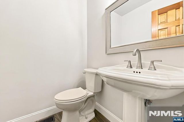 173 Winchester Court 173E, Twp Of Washington, NJ 07676