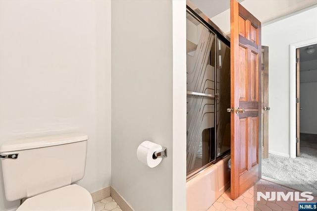 173 Winchester Court 173E, Twp Of Washington, NJ 07676